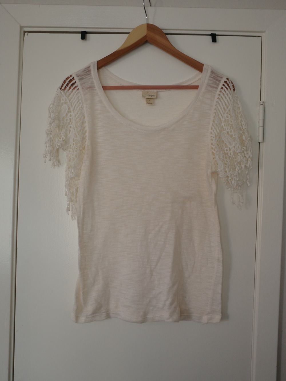 Daytrip Cream Crochet Sleeve Short-Sleeve Tee